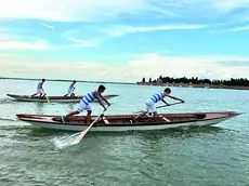 Le maciarele senior in canale a Venezia