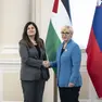 L’incontro fra Varsen Aghabekian Shahin e, a destra, Nataša Pirc Musar. Foto presidenza slovena