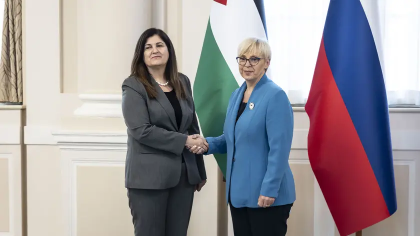 L’incontro fra Varsen Aghabekian Shahin e, a destra, Nataša Pirc Musar. Foto presidenza slovena