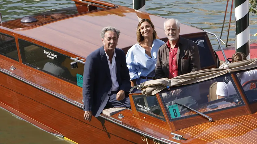 Paolo Sorrentino, Anna Ferzetti e Toni Servillo all'arrivo in darsena all'Excelsior