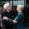 Il caloroso saluto tra Mattarella e Pirc Musar lo scorso anno in occasione della cerimonia per il ventennale dell'adesione della Slovenia all'Unione Europea