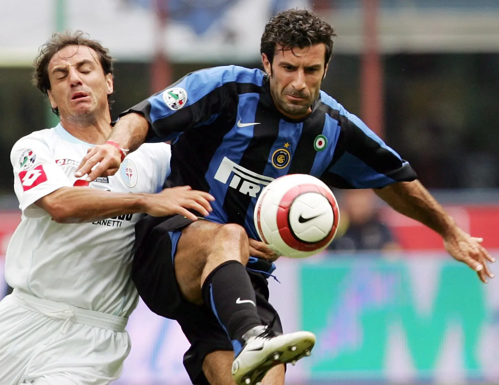 Un contrasto aereo tra Emanuele Filippini e Luis Figo il 28 agosto 2005