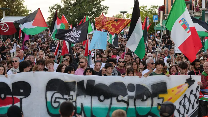 La manifestazione dei ProPal alla Mostra del Cinema di Venezia