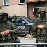 Due militari del contingente Nato Kfor in una foto d’archivio