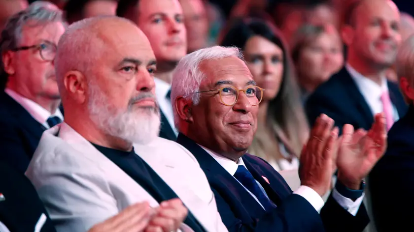 Il premier albanese Edi Rama e Il presidente del Consiglio europeo Antonio Costa ieri a Bled. foto Epa Bat