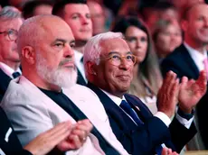 Il premier albanese Edi Rama e Il presidente del Consiglio europeo Antonio Costa ieri a Bled. foto Epa Bat