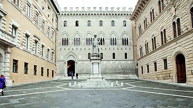Rocca Salimbeni, edificio trecentesco che ospita la sede storica del Monte dei Paschi