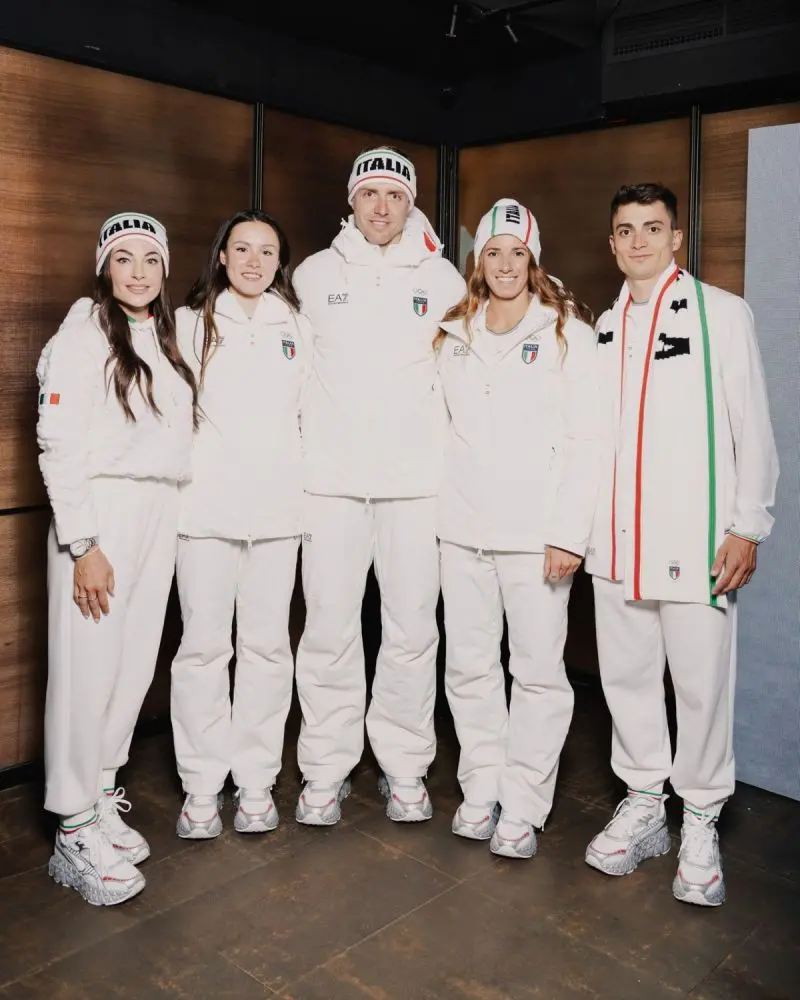 Alcuni sportivi con le divise disegnate da Giorgio Armani