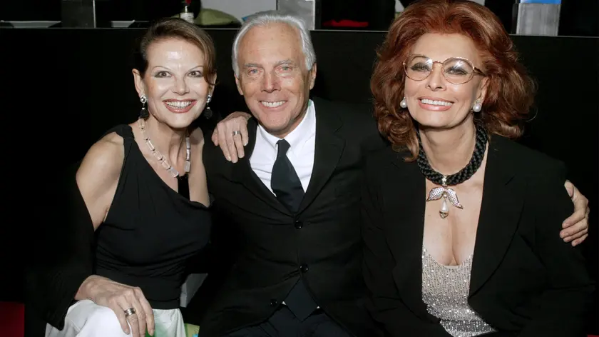 Giorgio Armani con Claudia Cardinale e Sofia Loren