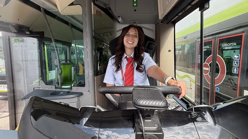 Roberta Russo, 30 anni, guida i bus a Padova