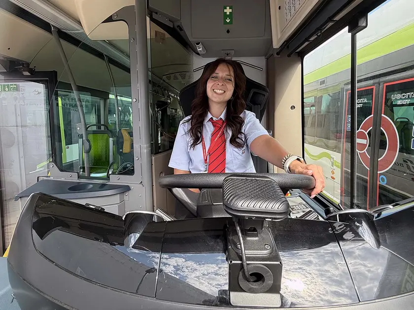 Roberta Russo, 30 anni, guida i bus a Padova