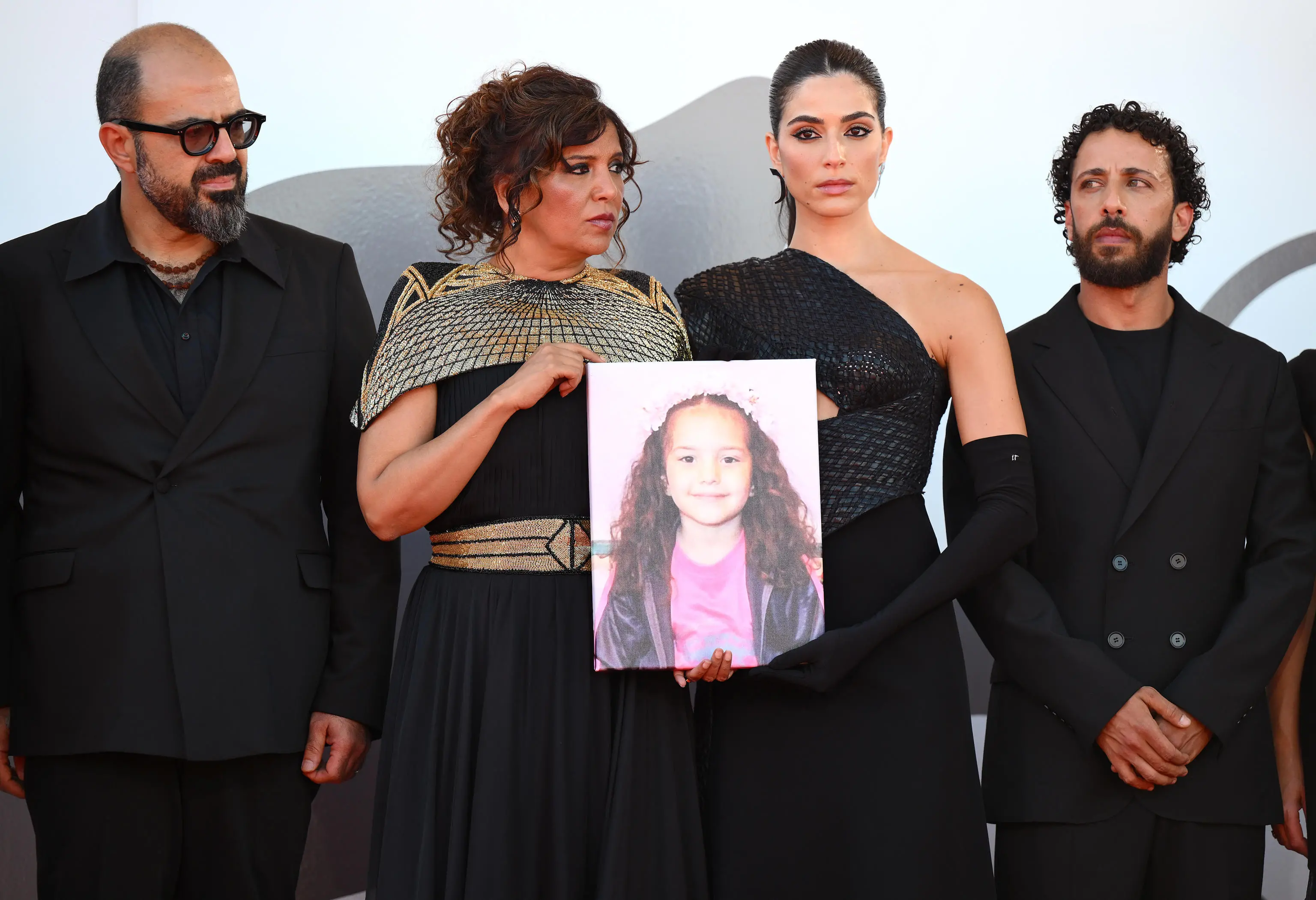 Il cast con la regista alla presentazione del film alla Mostra del Cinema