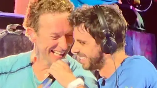 Marco Coin canta con Chris dei Coldplay
