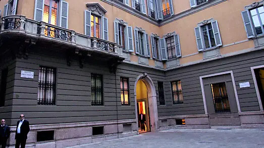 la sede di Mediobanca, in piazzetta Cuccia a Milano