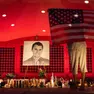 Un luogo dove le persone stanno omaggiando Charles Kirk, assassinato durante in incontro alla Utah Valley University l'11 settembre scorso