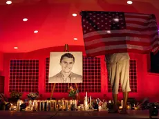 Un luogo dove le persone stanno omaggiando Charles Kirk, assassinato durante in incontro alla Utah Valley University l'11 settembre scorso