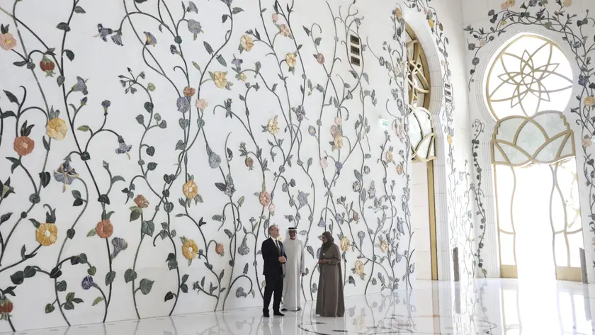 Una recente immagine della moschea Zayed ad Abu Dhabi, nella cui costruzione è stato usato il marmo altoatesino di Lasa