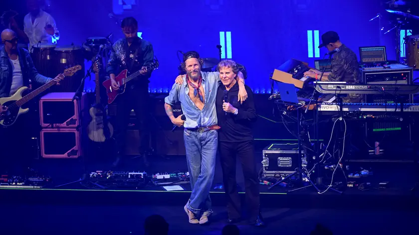 Renzo Rosso e Jovanotti sul palco alla festa dell'imprenditore Veneto