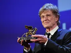 Robert Redford con il Leone d'oro alla carriera nel 2017 (foto Maria Laura Antonelli / AGF)