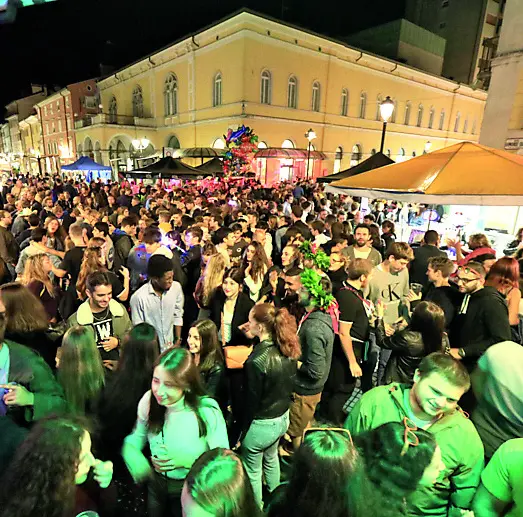 Oltre 400 stand distribuiti in 19 borghi nella città: dal 25 al 28 settembre a Gorizia appuntamento con la ventesima edizione di Gusti di frontiera, un evento che richiama centinaia di migliaia di persone