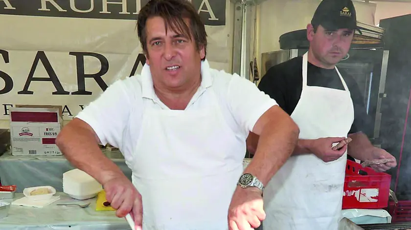 Al lavoro negli stand di Gusti di Frontiera, in una delle edizioni passate. Foto Bumbaca