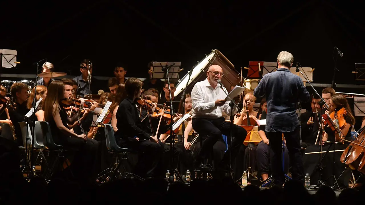 Rumiz con la European Spirit of Youth Orchestra. Foto Bruni
