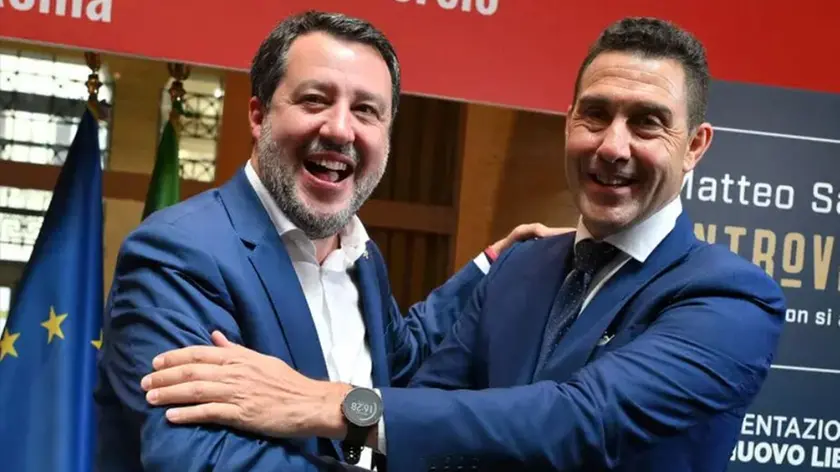 Matteo Salvini e Roberto Vannacci, insieme a Pontida