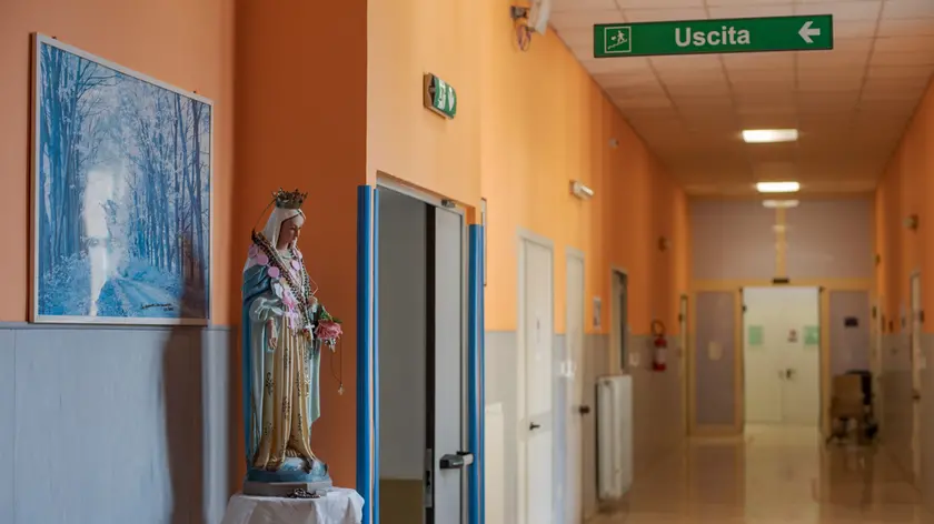 La statua della Madonna in un reparto di Ginecologia (foto credit Michele Lapini)