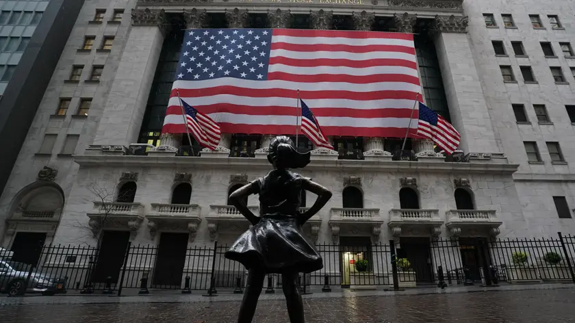 Uno dei simboli della forza economica degli Stati Uniti: a Wall Street il palazzo della Borsa di New York