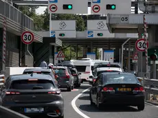 Veicoli in coda alla barriera del Lisert