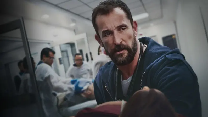 Una scena di «The Pitt», la serie tv pluripremiata