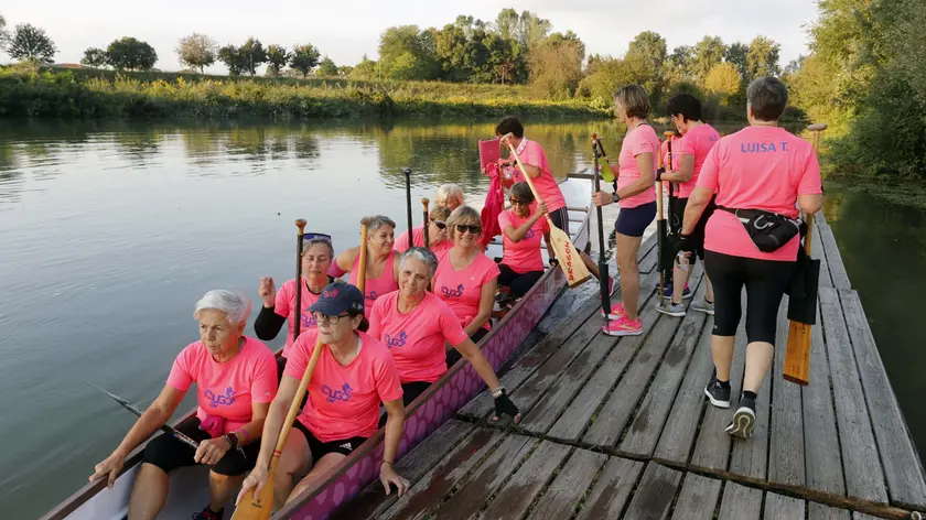 Le Ugo (Unite gareggiamo ovunque) sul dragon boat (ph Corini /Bianchi)