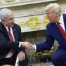 Stretta di mano tra Netanyahu e Trump