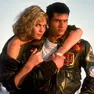 Alcune delle scene più iconiche di “Top Gun”, film che ha segnato un’epoca e che torna nelle sale da oggi in 4K