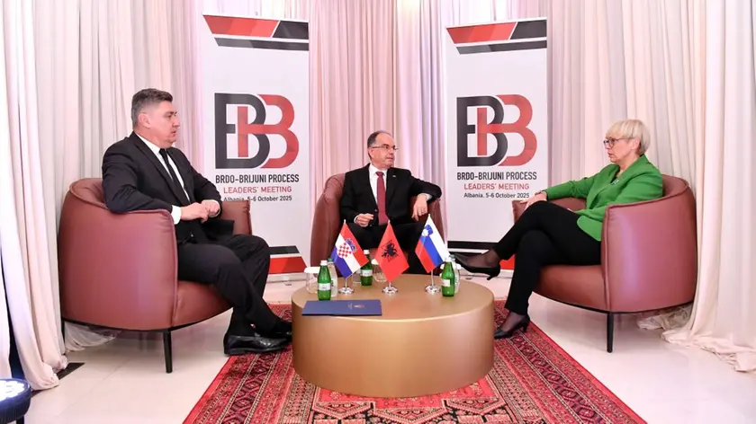 Il colloquio tra il presidente croato Zoran Milanović e la presidente slovena Nataša Pirc Musar a Durazzo