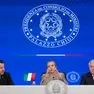 La presidente del Consiglio Giorgia Meloni con i due vicepremier Salvini e Tajani durante la conferenza stampa di presentazione della Manovra