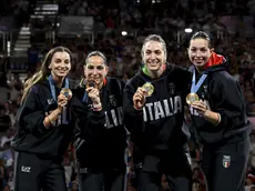 Rossella Fiamingo, Alberta Santuccio, Gulia Rizzi, Mara Navarria con l'oro di Parigi