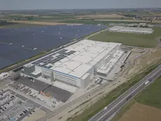 L'immenso hub Amazon a Castelguglielmo, nel Rodigino