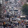 Traffico sulla strada principale di Hyderabad, nel sud dell’India (Agf)