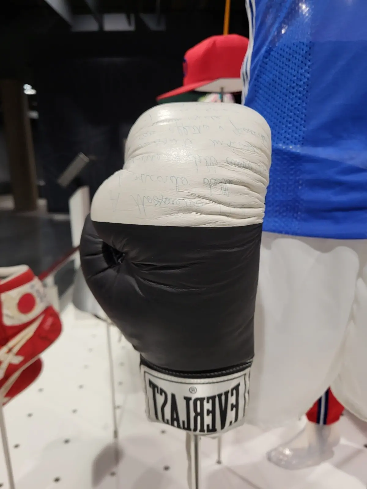 I guantoni Francesco Damiani a Los Angeles 1984