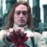 Caleb Landry Jones interpreta Dracula