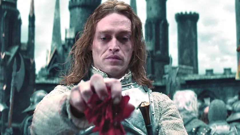 Caleb Landry Jones interpreta Dracula