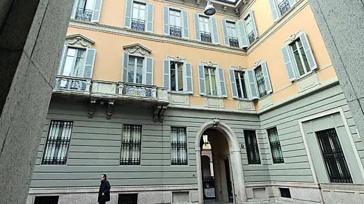 Piazzetta Cuccia, sede di Mediobanca a Milano
