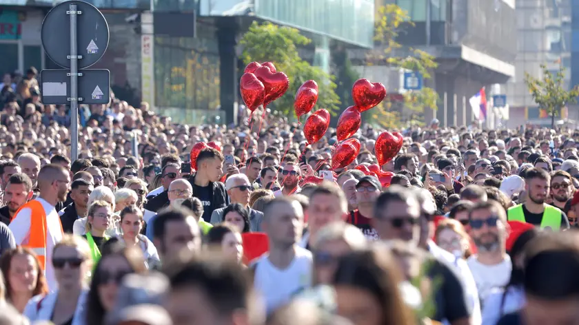 La manifestazione organizzata a Novi Sad per ricordare la strage della stazione