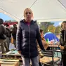 Dijana Hrka e, in alto, la manifestazione di sabato scorso a Novi Sad