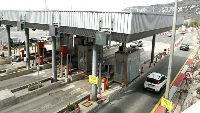 Un casello autostradale in funzione sull’autostrada Ipsilon in Istria