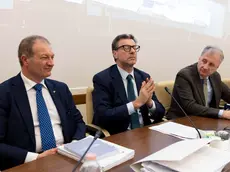 Gianmauro Dell’Olio (M5s),il ministro Giancarlo Giorgetti e Nicola Calandrini (FdI), durante l’audizione davanti alle commissioni Bilancio