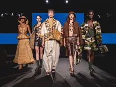 Modelli in passerella con le creazioni di alcuni dei partecipanti ad una passata edizione di Mittelmoda