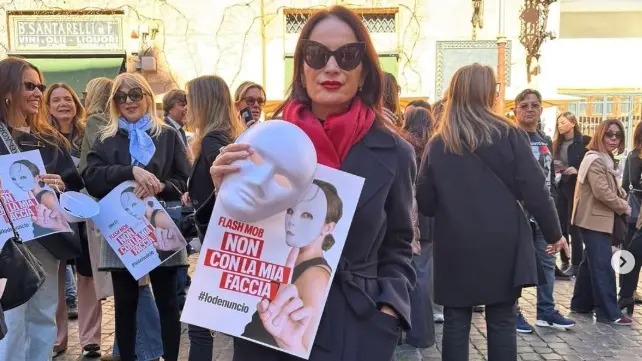La presidente Martina Semenzato a Roma, in occasione del flash mob "Non con la mia faccia"