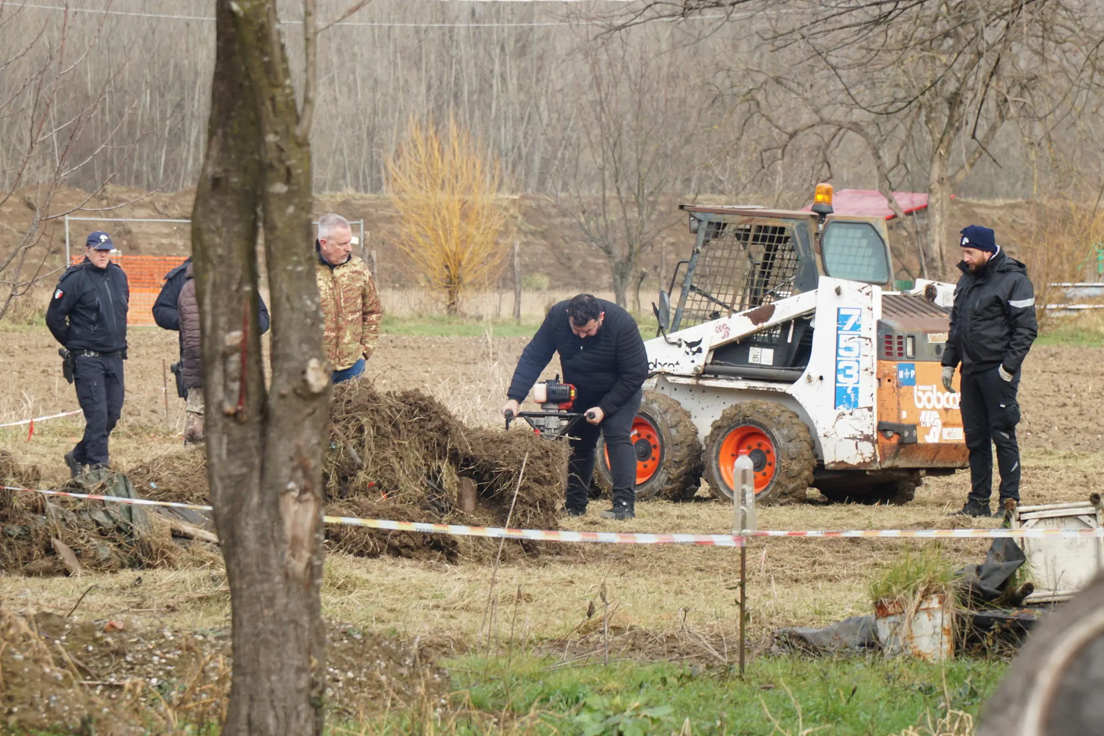 Gli scavi attorno alla casa a Poggio (Bumbaca)